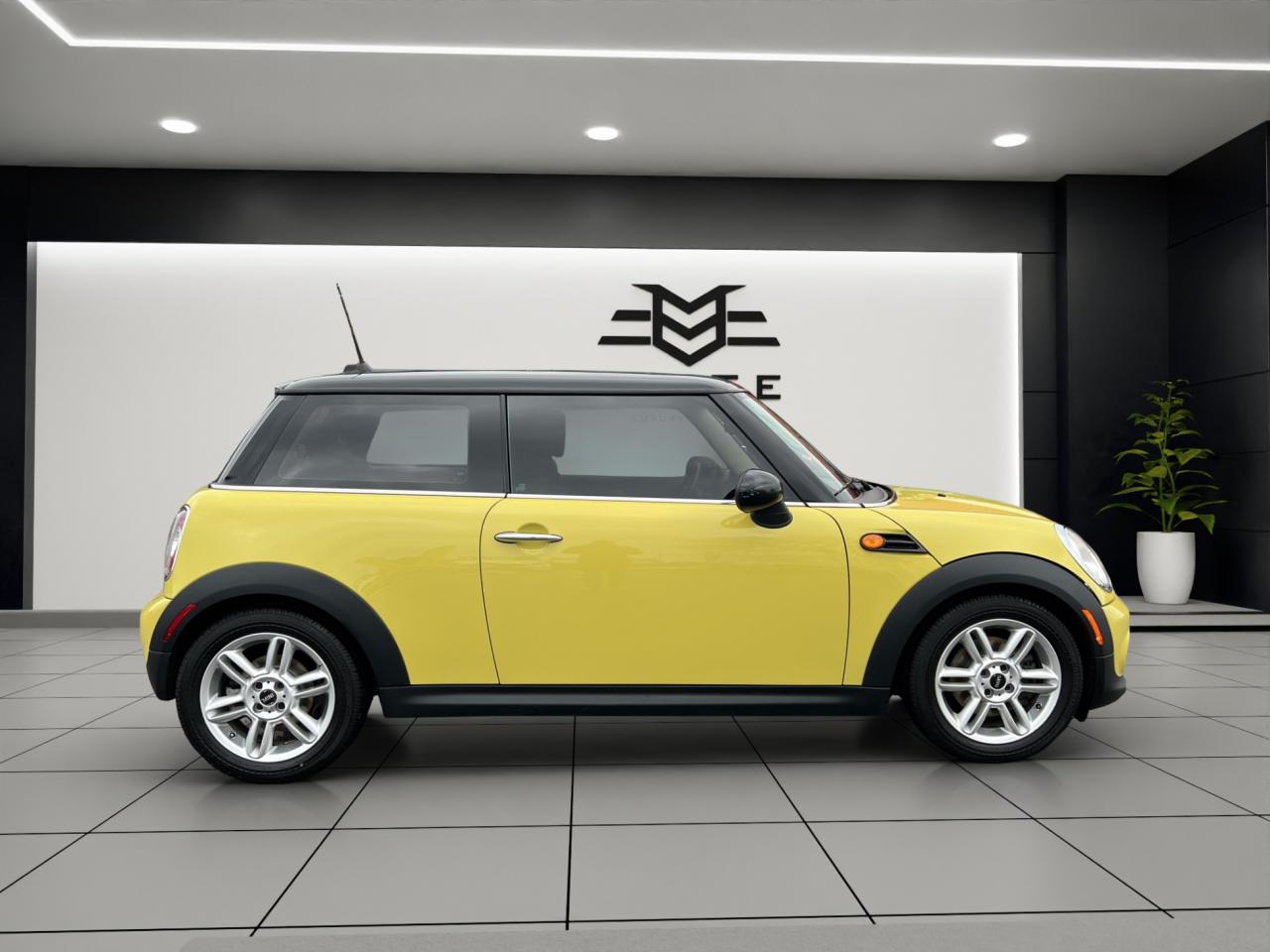 2011 MINI Cooper Coupe Classic - 69,000Kms - Low Kms !! Photo