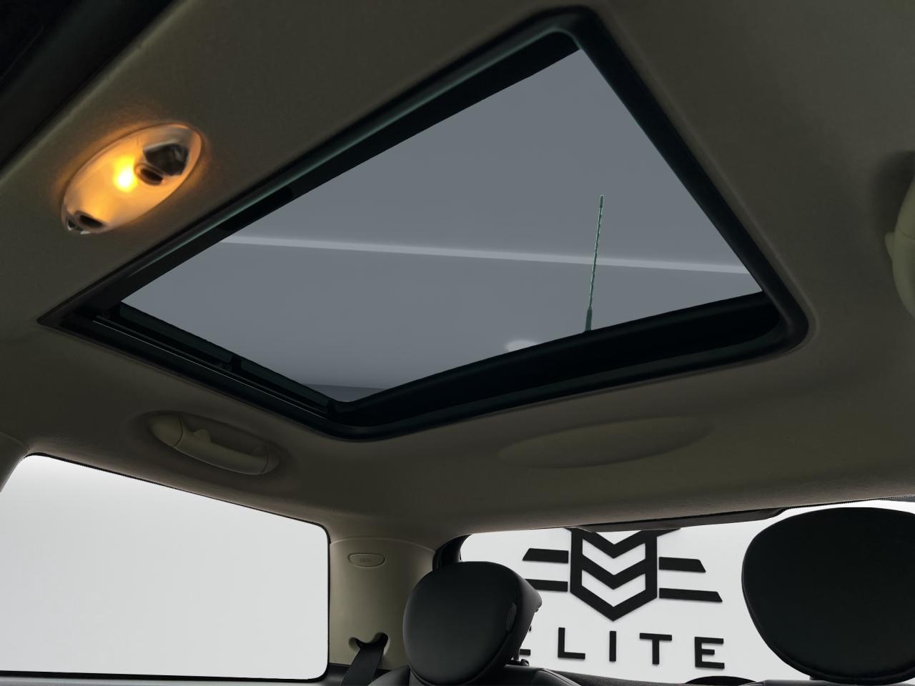 2011 MINI Cooper Coupe Classic - 69,000Kms - Low Kms !! Photo