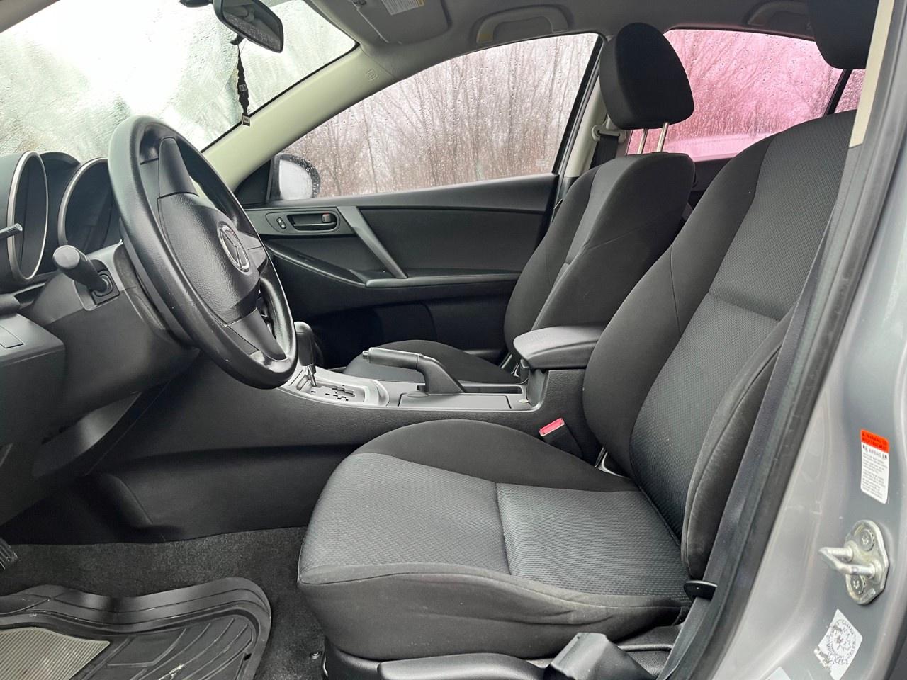 2011 Mazda MAZDA3 4dr Sdn Auto GX Photo