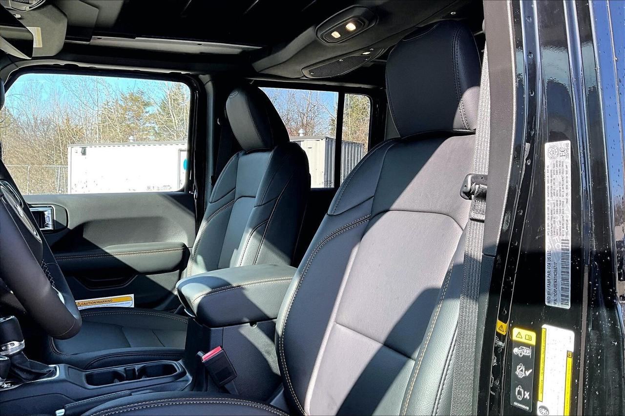 2026 Jeep Wrangler SAHARA 4DR | Sky-Top | Leather | 18" Alloys | Nav Photo