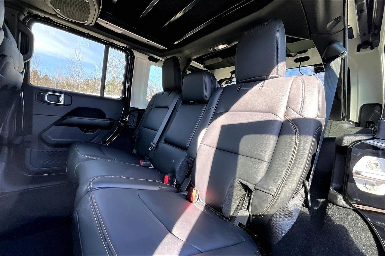 2026 Jeep Wrangler SAHARA 4DR | Sky-Top | Leather | 18" Alloys | Nav Photo