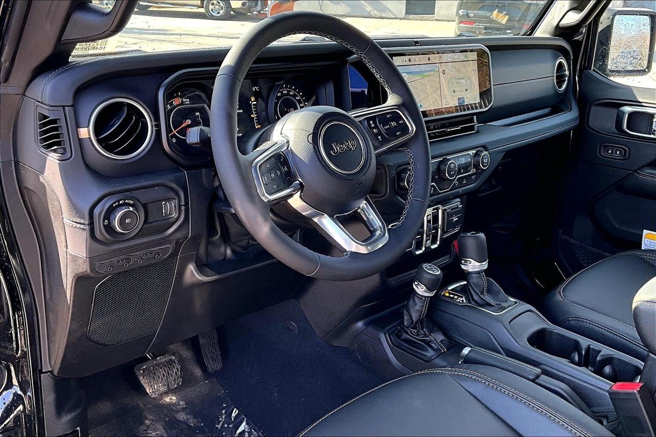 2026 Jeep Wrangler SAHARA 4DR | Sky-Top | Leather | 18" Alloys | Nav Photo