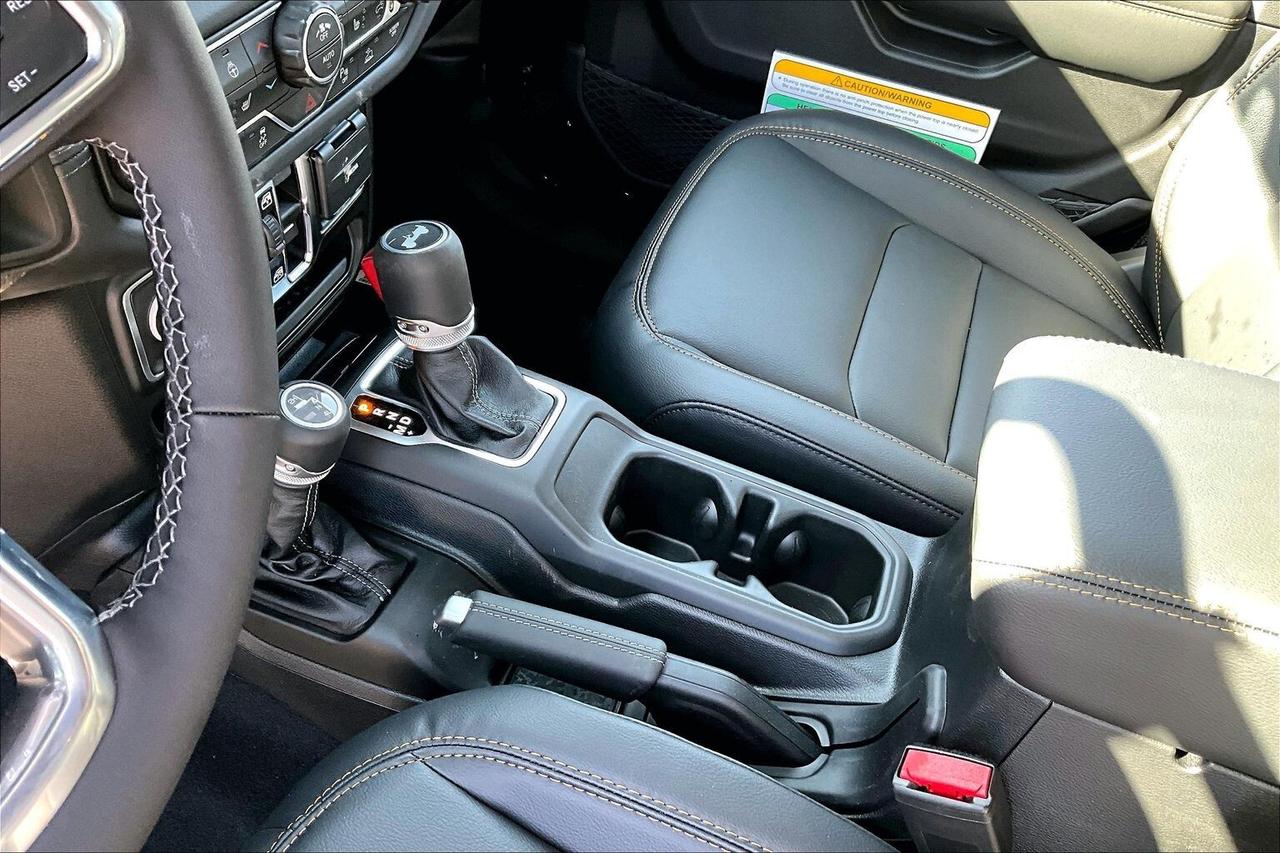 2026 Jeep Wrangler SAHARA 4DR | Sky-Top | Leather | 18" Alloys | Nav Photo