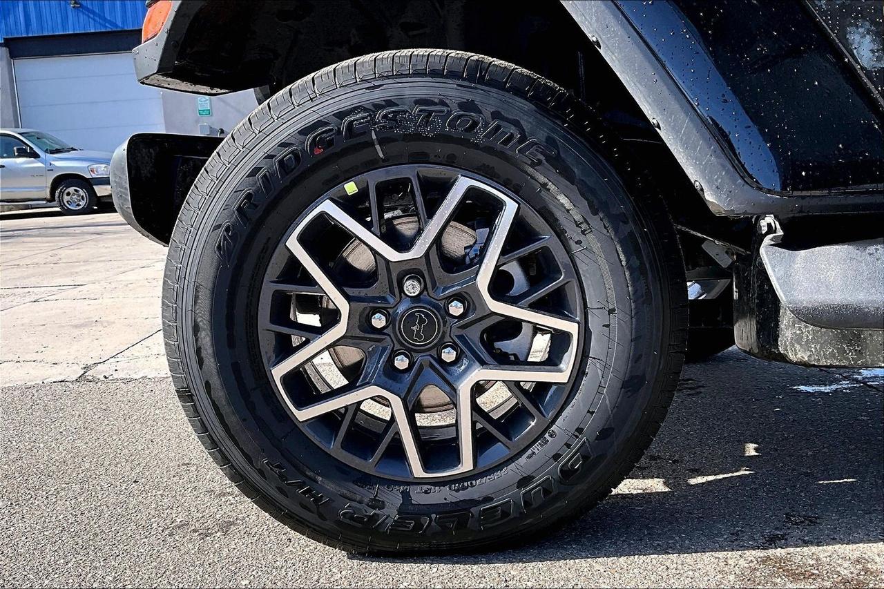 2026 Jeep Wrangler SAHARA 4DR | Sky-Top | Leather | 18" Alloys | Nav Photo