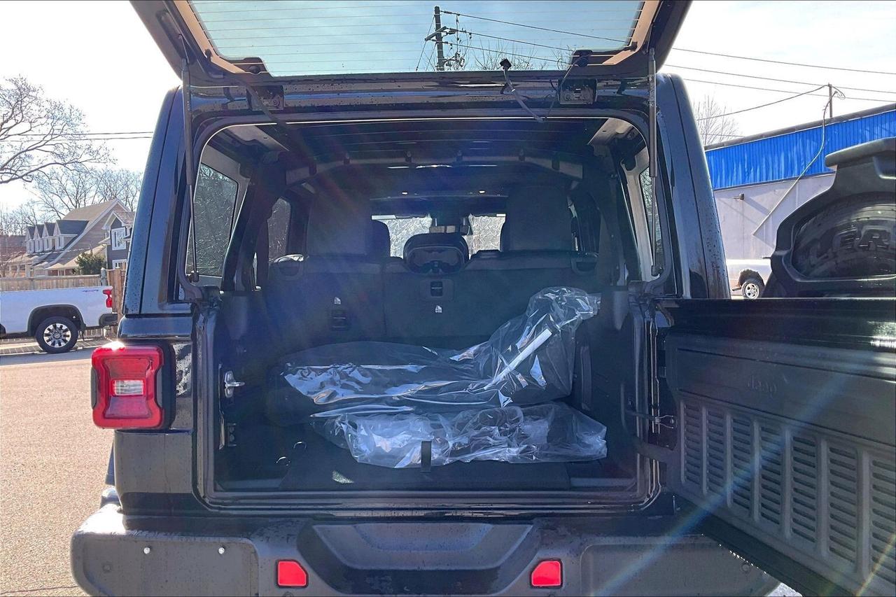 2026 Jeep Wrangler SAHARA 4DR | Sky-Top | Leather | 18" Alloys | Nav Photo