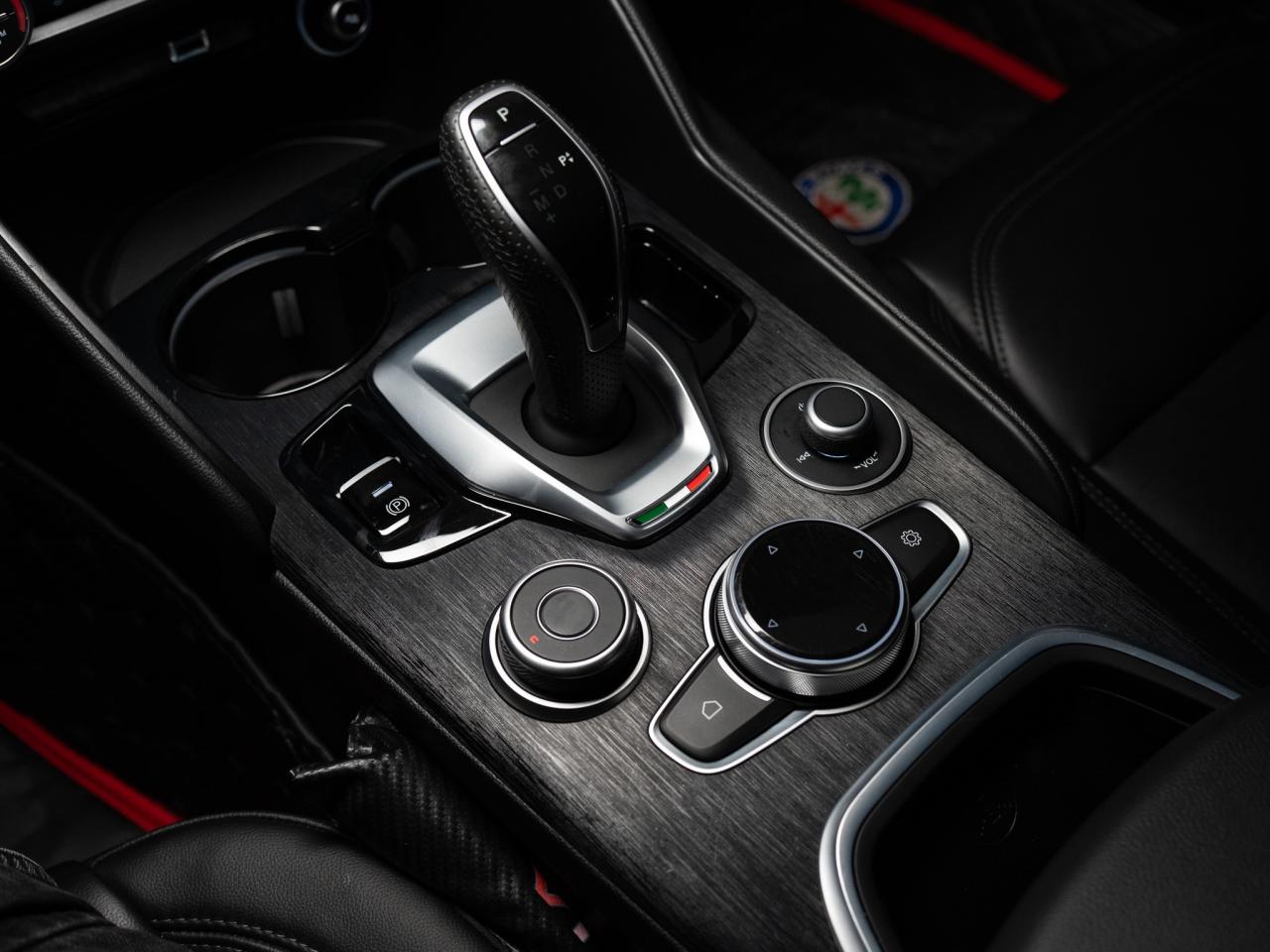 2022 Alfa Romeo Giulia SPRINT | Q4 | SUNROOF | 20 IN Photo