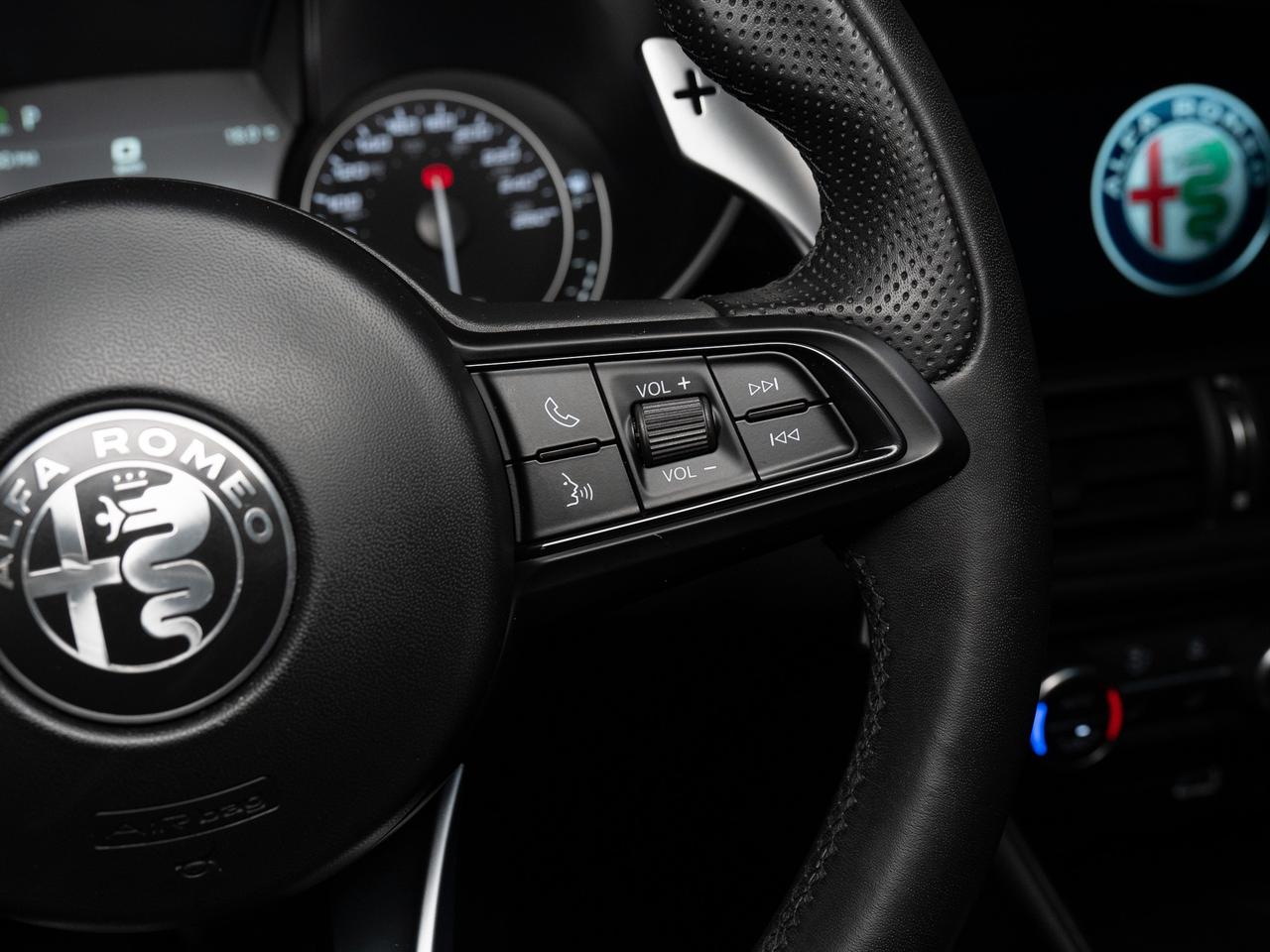 2022 Alfa Romeo Giulia SPRINT | Q4 | SUNROOF | 20 IN Photo