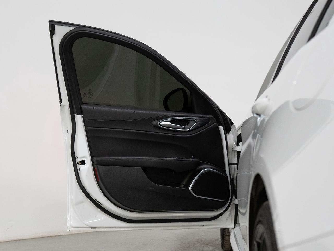 2022 Alfa Romeo Giulia SPRINT | Q4 | SUNROOF | 20 IN Photo