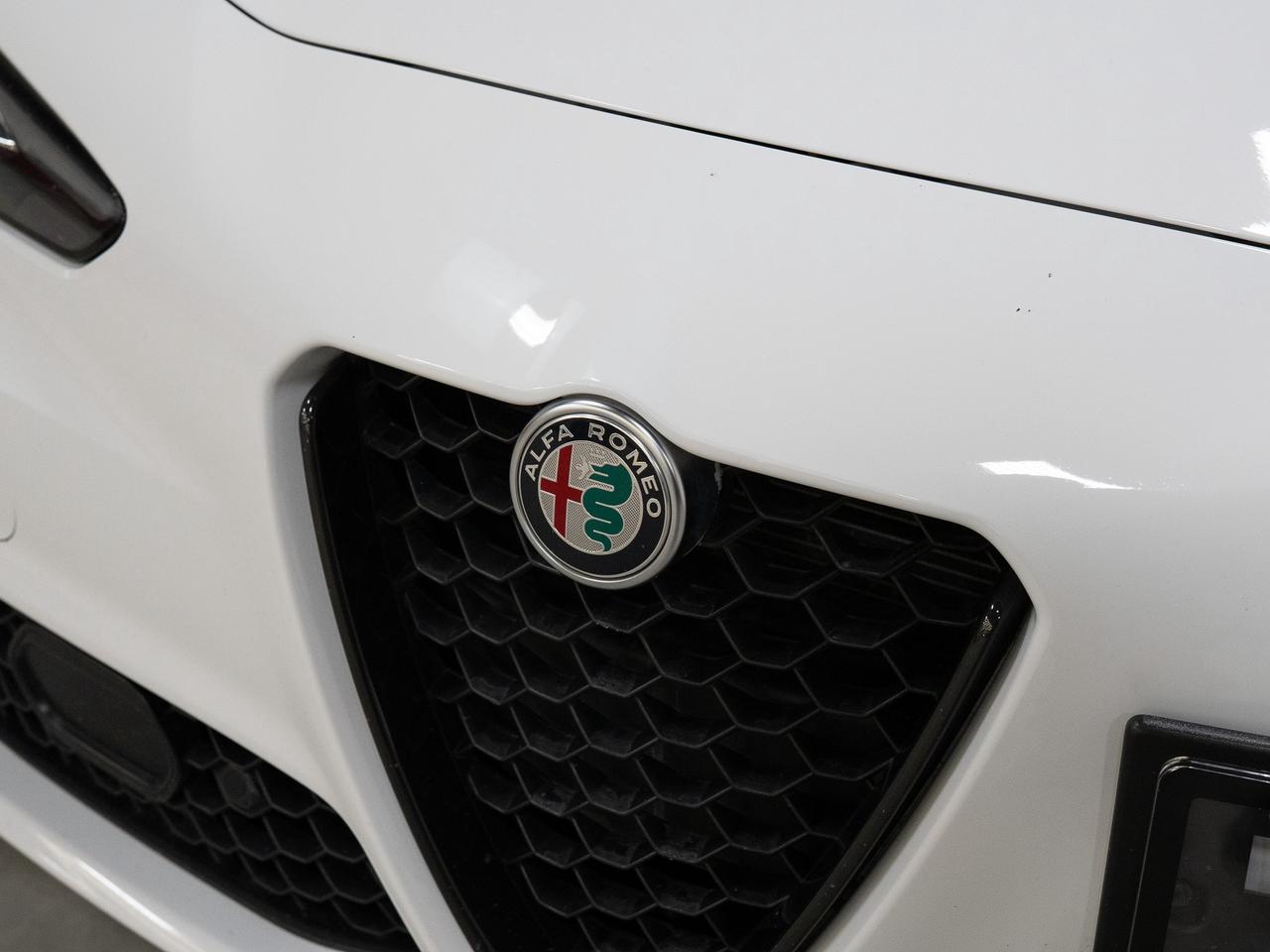 2022 Alfa Romeo Giulia SPRINT | Q4 | SUNROOF | 20 IN Photo