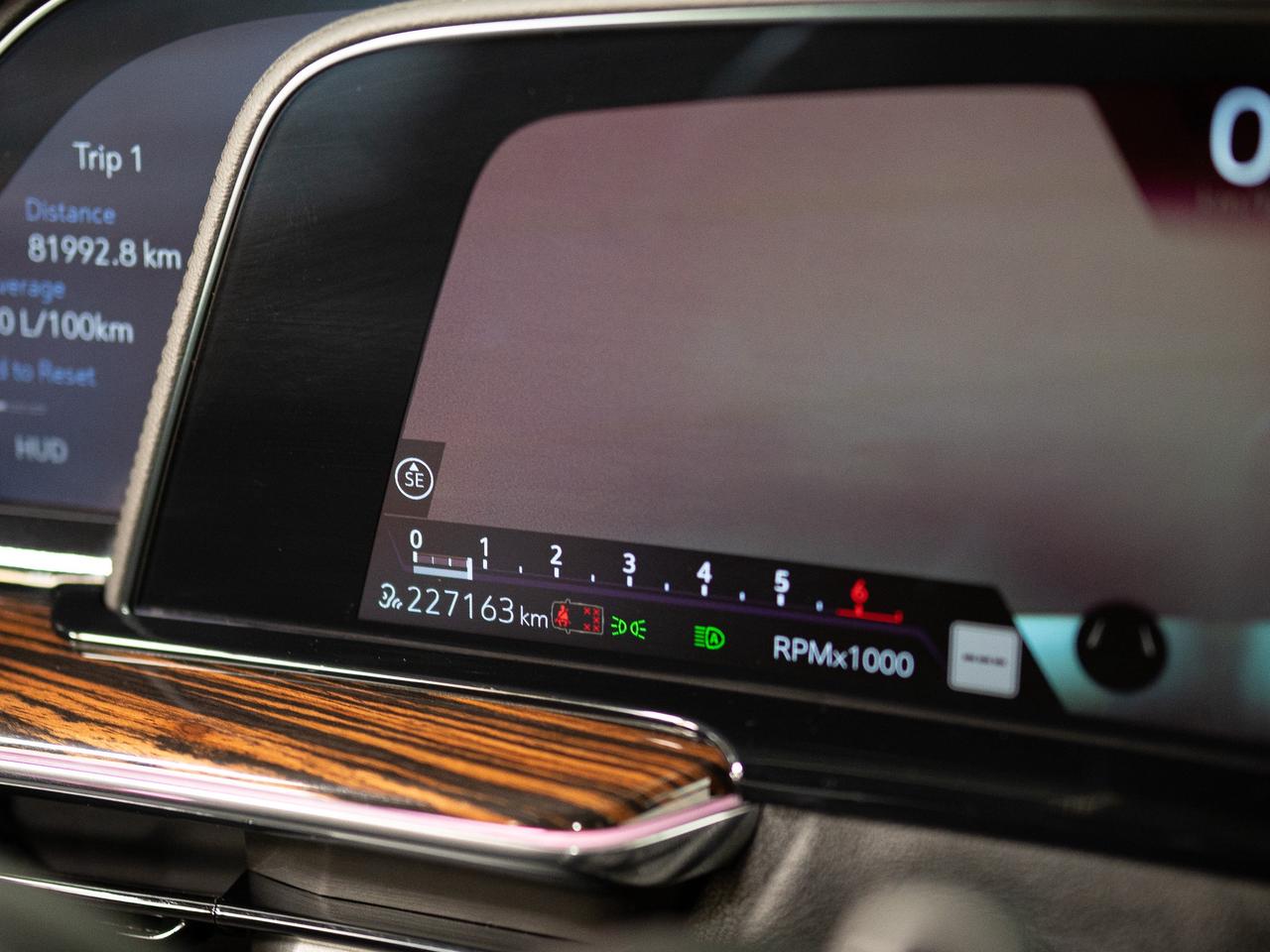 2024 Cadillac Escalade ESV PREMIUM LUXURY | 7 PASS | PERFORMANCE PKG | 22 IN Photo