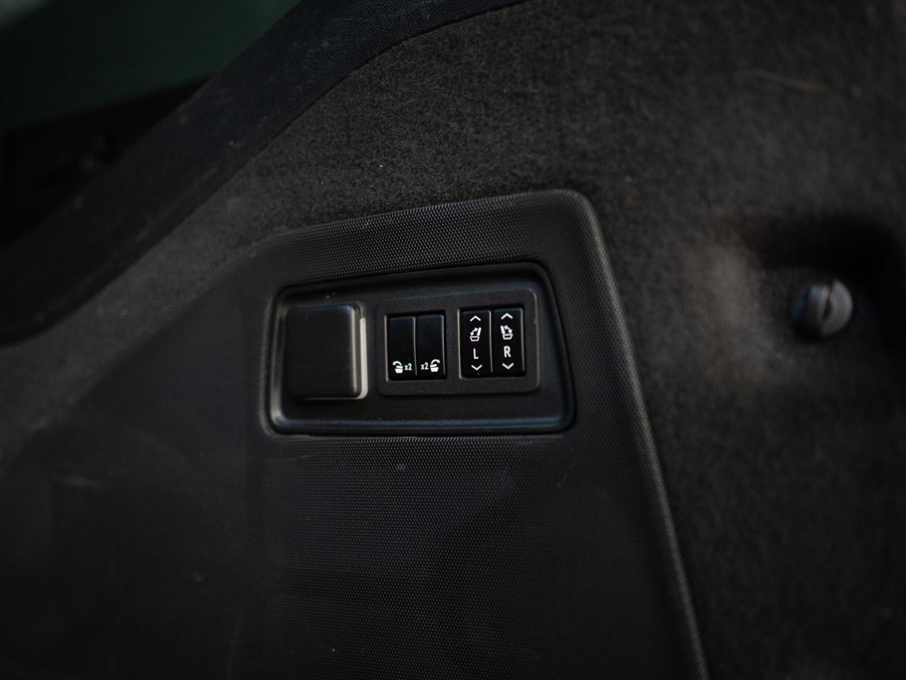 2024 Cadillac Escalade ESV PREMIUM LUXURY | 7 PASS | PERFORMANCE PKG | 22 IN Photo