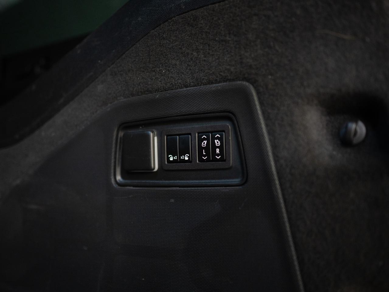 2024 Cadillac Escalade ESV PREMIUM LUXURY | 7 PASS | PERFORMANCE PKG | 22 IN Photo