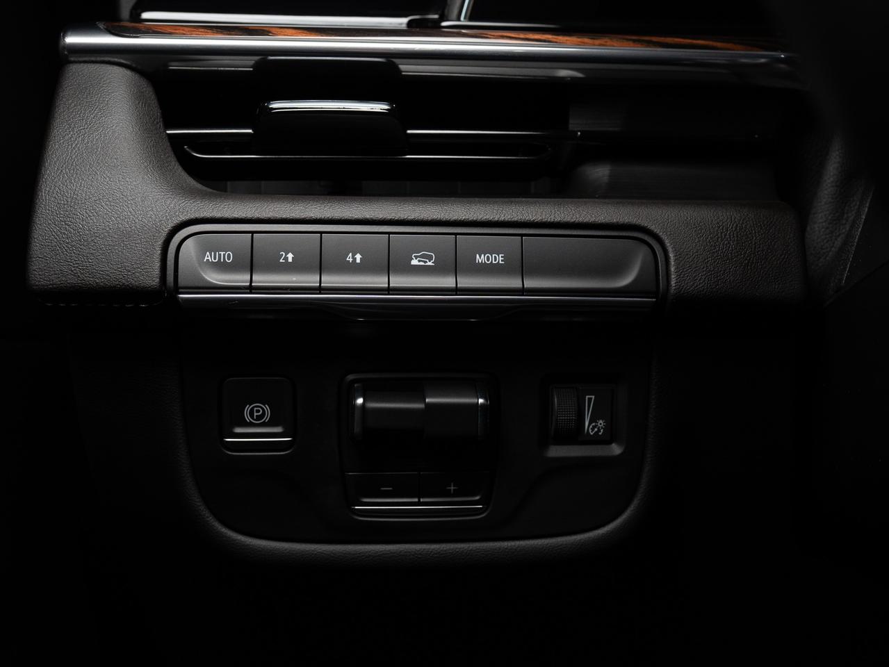 2024 Cadillac Escalade ESV PREMIUM LUXURY | 7 PASS | PERFORMANCE PKG | 22 IN Photo