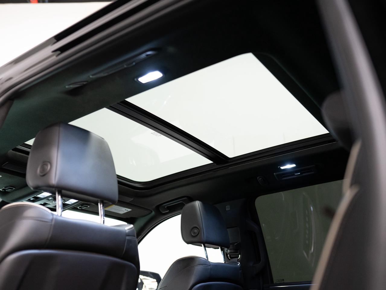 2024 Cadillac Escalade ESV PREMIUM LUXURY | 7 PASS | PERFORMANCE PKG | 22 IN Photo