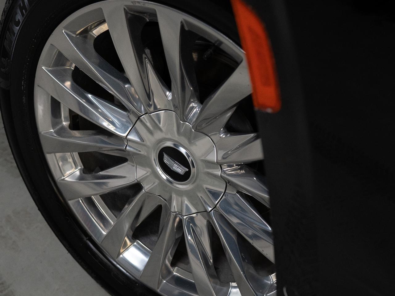 2024 Cadillac Escalade ESV PREMIUM LUXURY | 7 PASS | PERFORMANCE PKG | 22 IN Photo