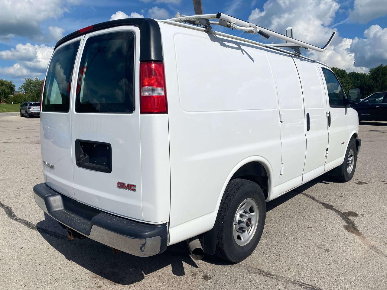 2017 GMC Savana RWD 2500 CARGO, CLEAN CARFAX, 2.8L DIESEL! Photo