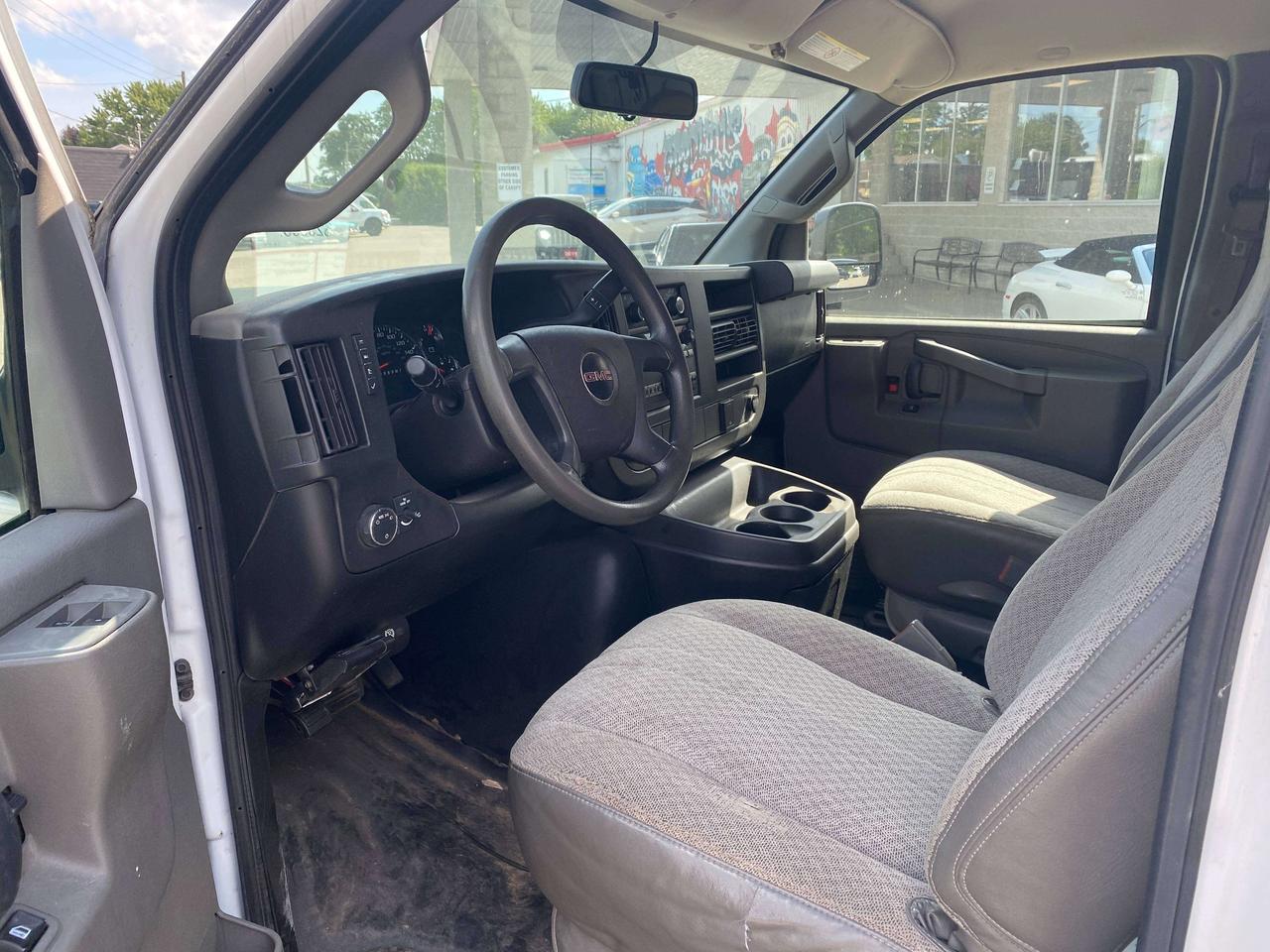 2017 GMC Savana RWD 2500 CARGO, CLEAN CARFAX, 2.8L DIESEL! Photo
