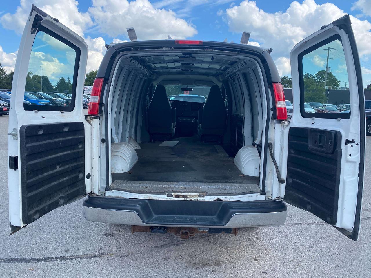 2017 GMC Savana RWD 2500 CARGO, CLEAN CARFAX, 2.8L DIESEL! - Photo #11