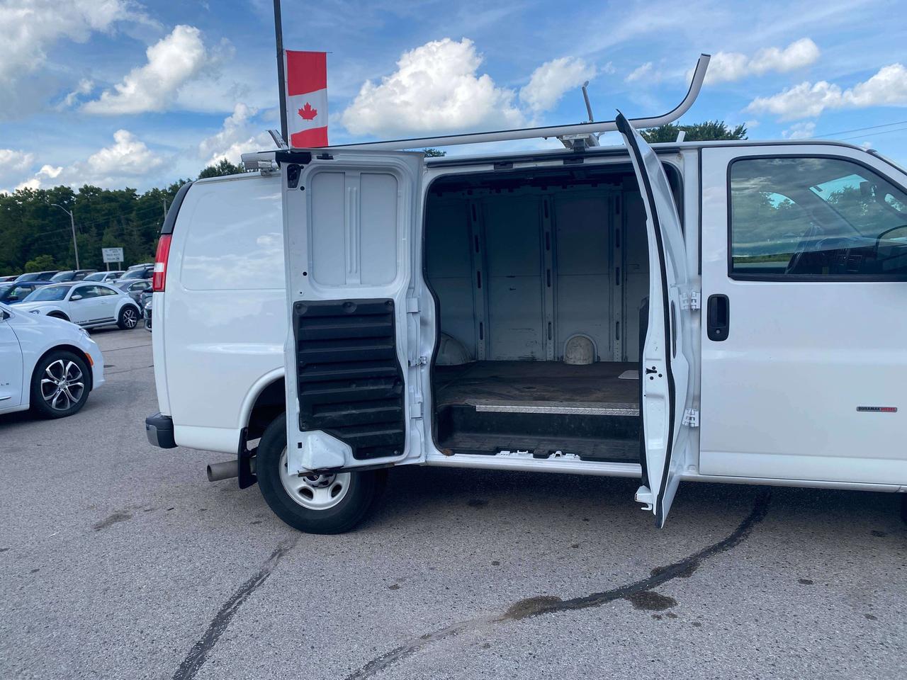 2017 GMC Savana RWD 2500 CARGO, CLEAN CARFAX, 2.8L DIESEL! - Photo #13
