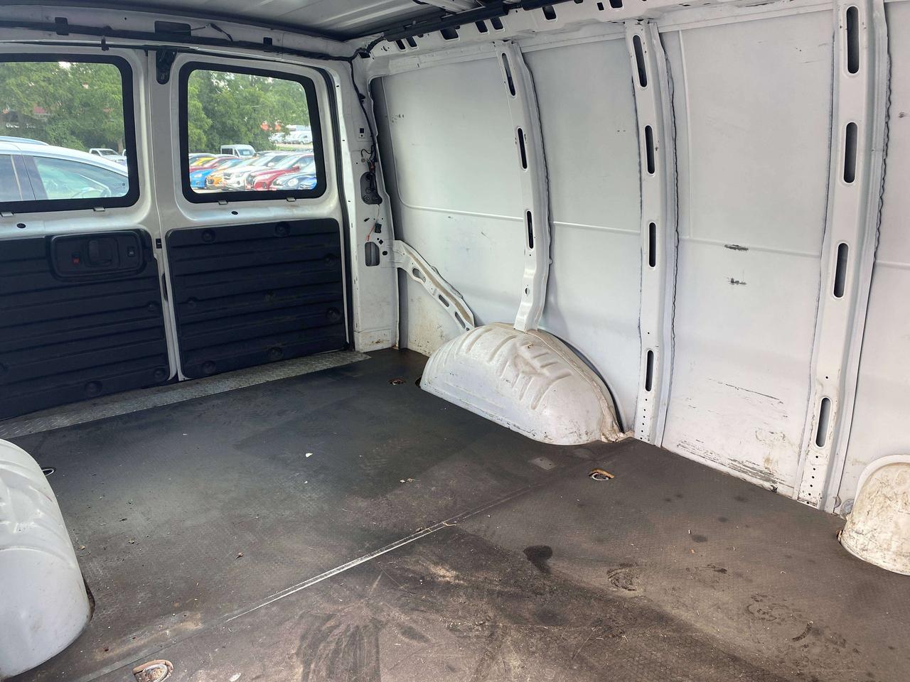 2017 GMC Savana RWD 2500 CARGO, CLEAN CARFAX, 2.8L DIESEL! - Photo #14