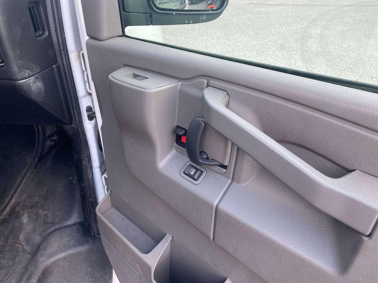 2017 GMC Savana RWD 2500 CARGO, CLEAN CARFAX, 2.8L DIESEL! - Photo #15