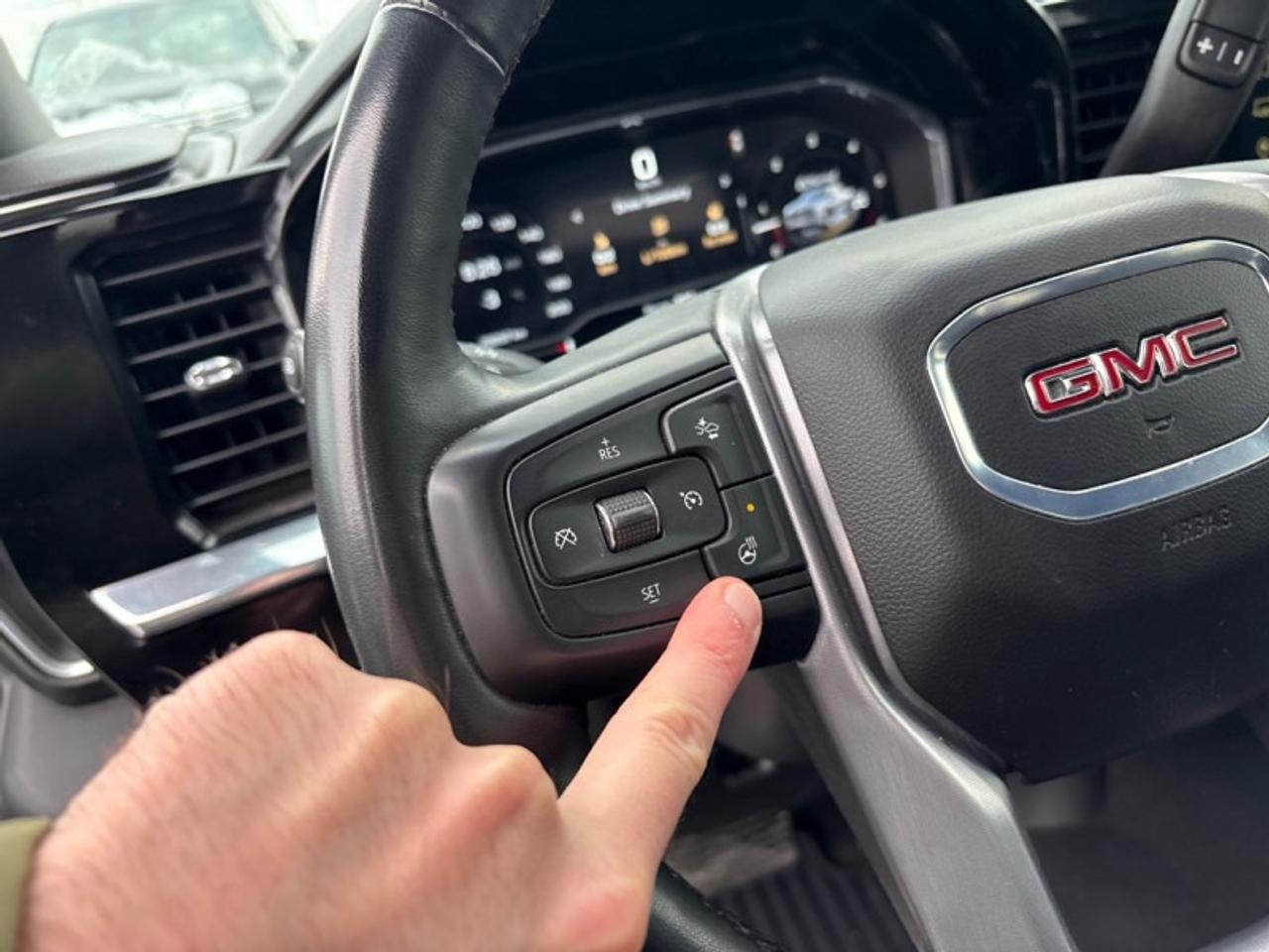 2024 GMC Sierra 1500 SLE  5.3L V8|22's|side steps Photo