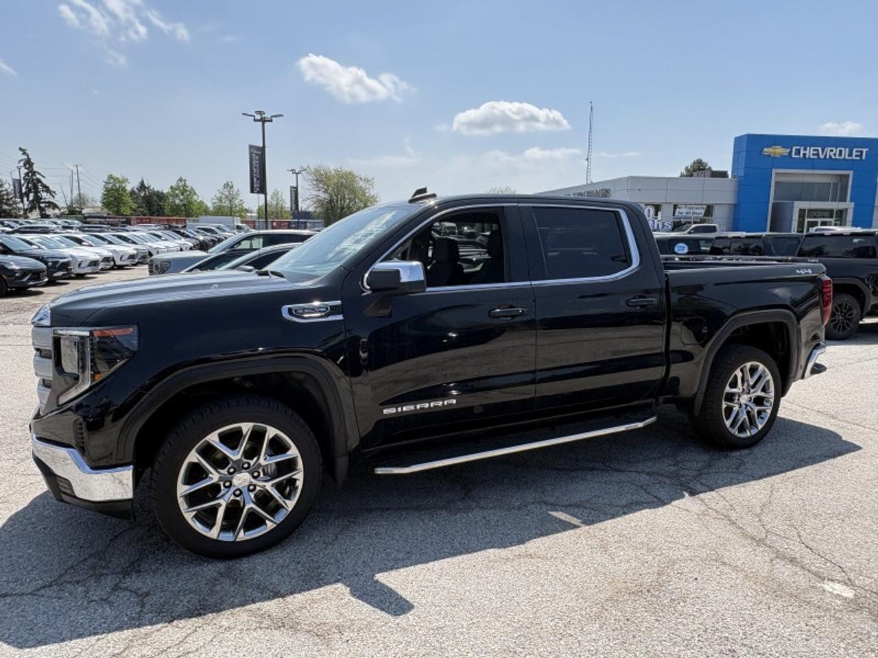 2024 GMC Sierra 1500 SLE  5.3L V8|22's|side steps Photo2