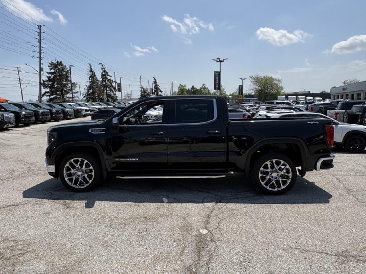 2024 GMC Sierra 1500 SLE  5.3L V8|22's|side steps Photo3