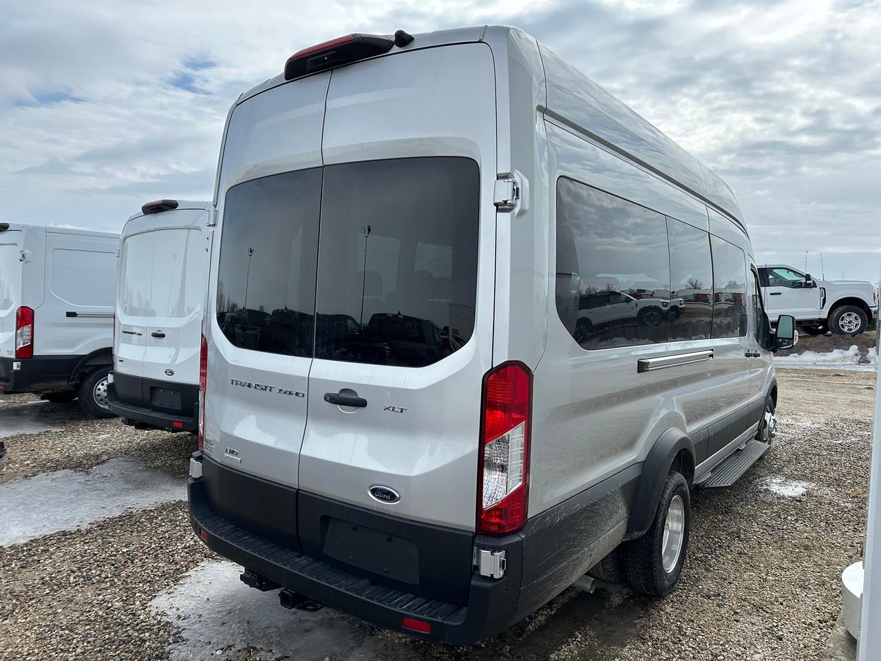 2025 Ford Transit Passenger Wagon XLT T-350 HD 148 EL High Roof  DRW AWD 302A Photo5