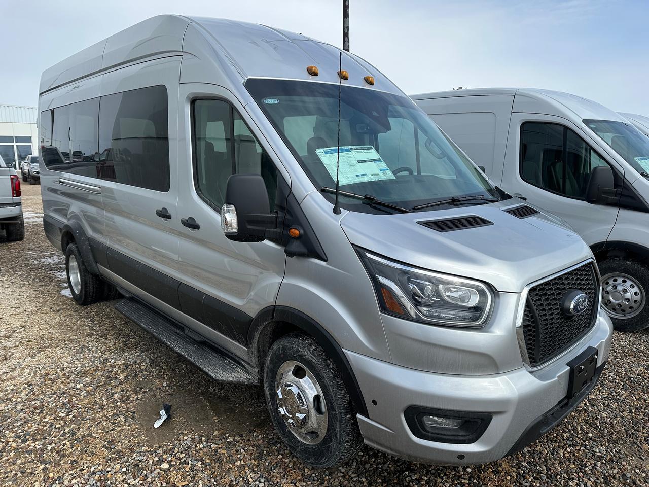 2025 Ford Transit Passenger Wagon XLT T-350 HD 148 EL High Roof  DRW AWD 302A Photo5