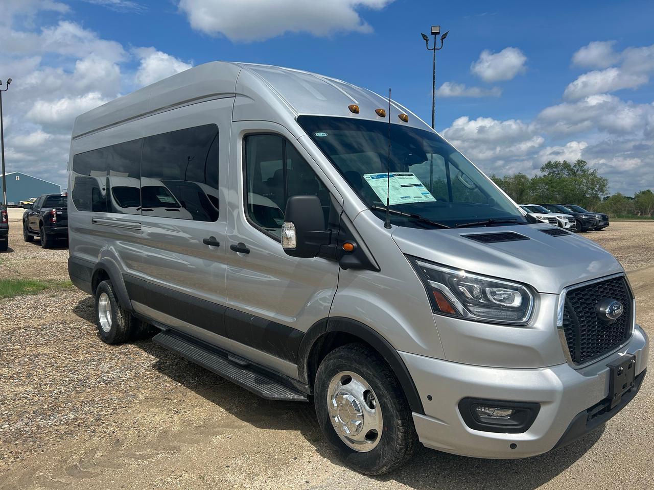 2025 Ford Transit Passenger Wagon XLT T-350 HD 148 EL High Roof  DRW AWD 302A Photo1