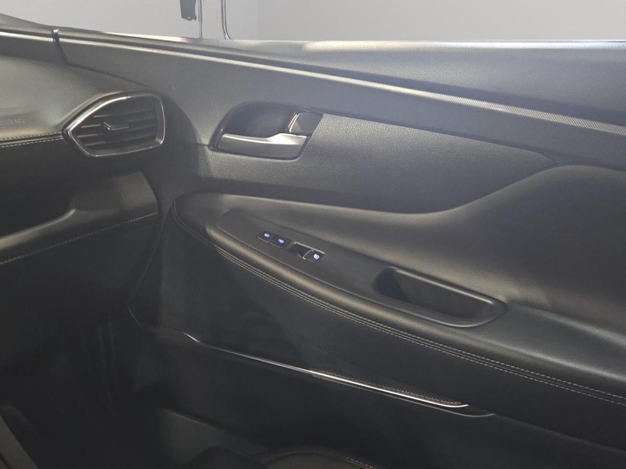 2023 Hyundai Santa Fe Hybrid Luxury Photo