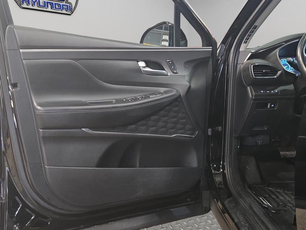 2023 Hyundai Santa Fe Hybrid Luxury Photo