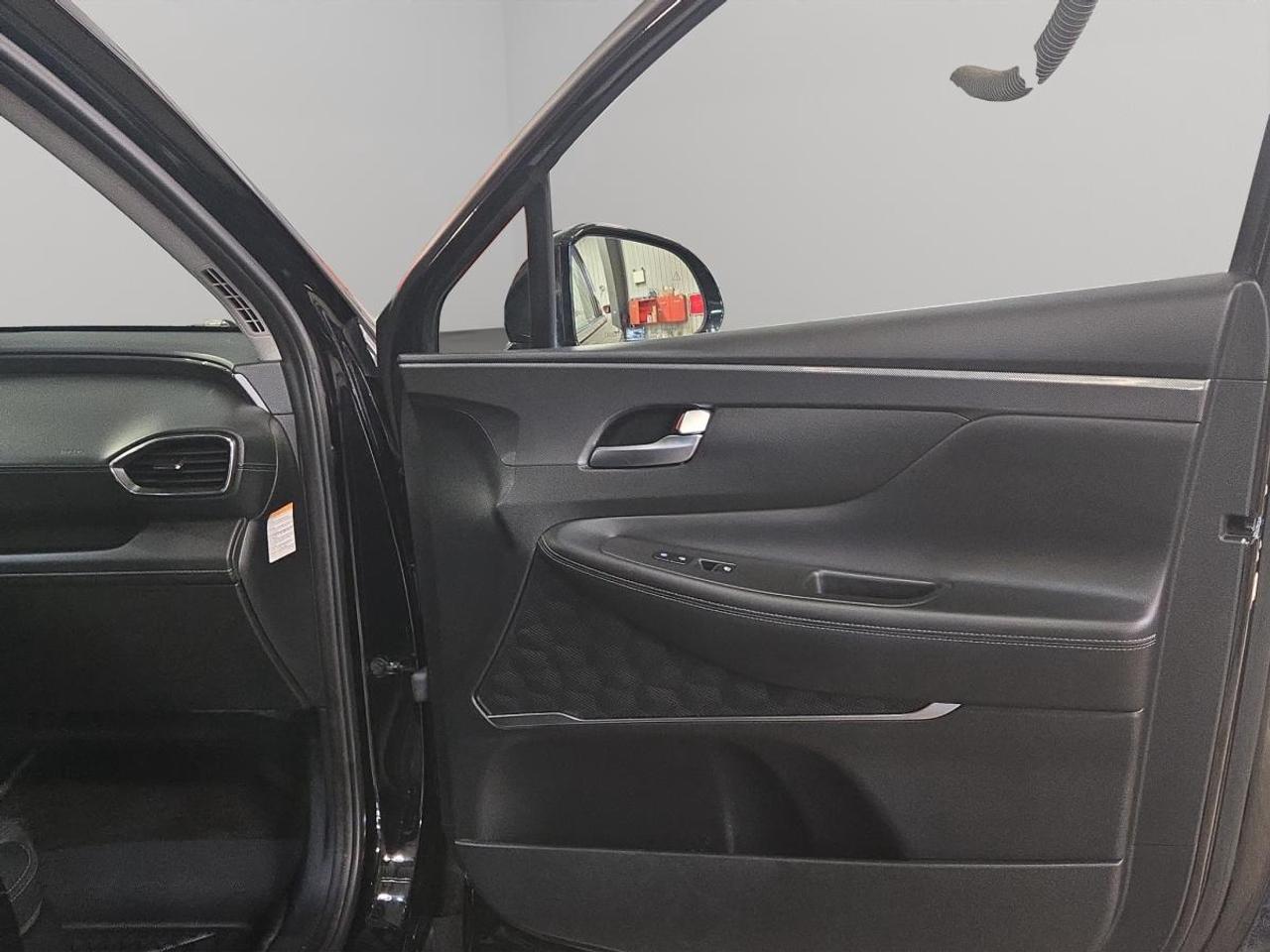 2023 Hyundai Santa Fe Hybrid Luxury Photo