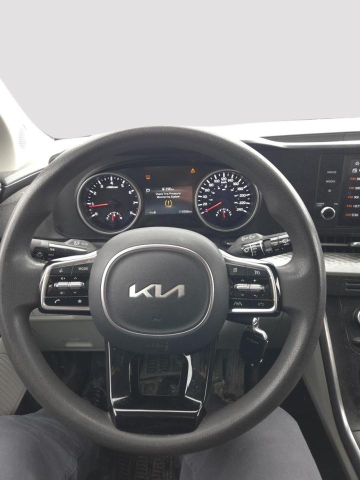 2022 Kia Carnival LX Photo