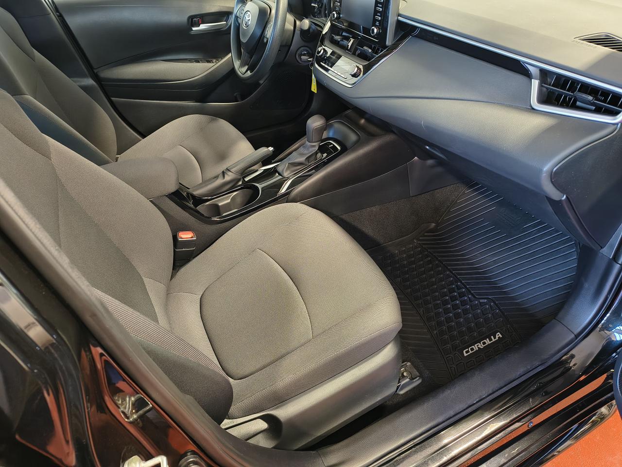 2021 Toyota Corolla L Photo0