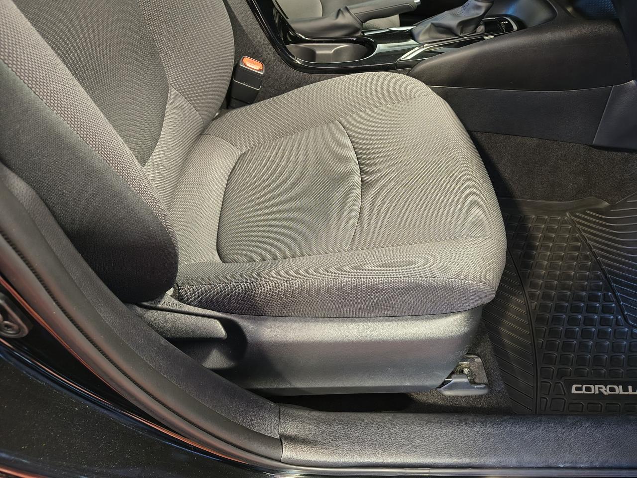 2021 Toyota Corolla L Photo0