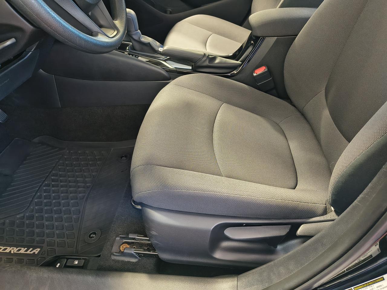 2021 Toyota Corolla L Photo0