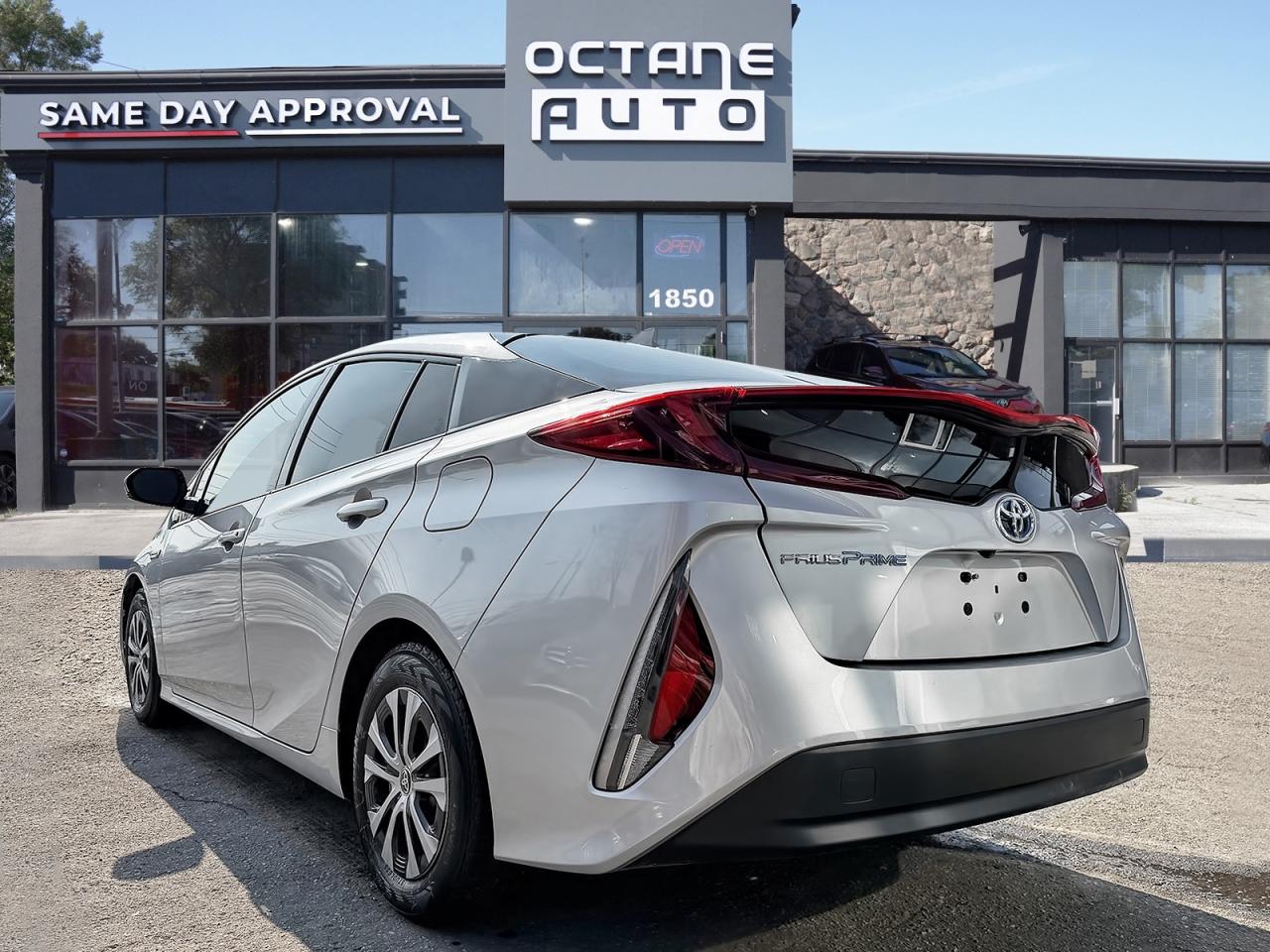 2020 Toyota Prius Prime FWD Photo3