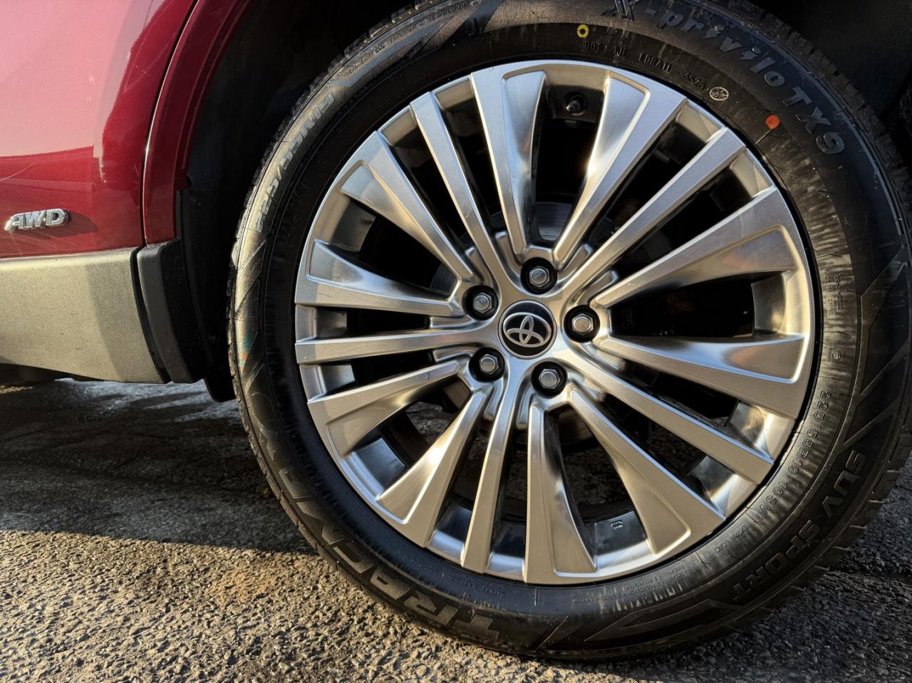 2021 Toyota Venza LIMITED AWD Photo