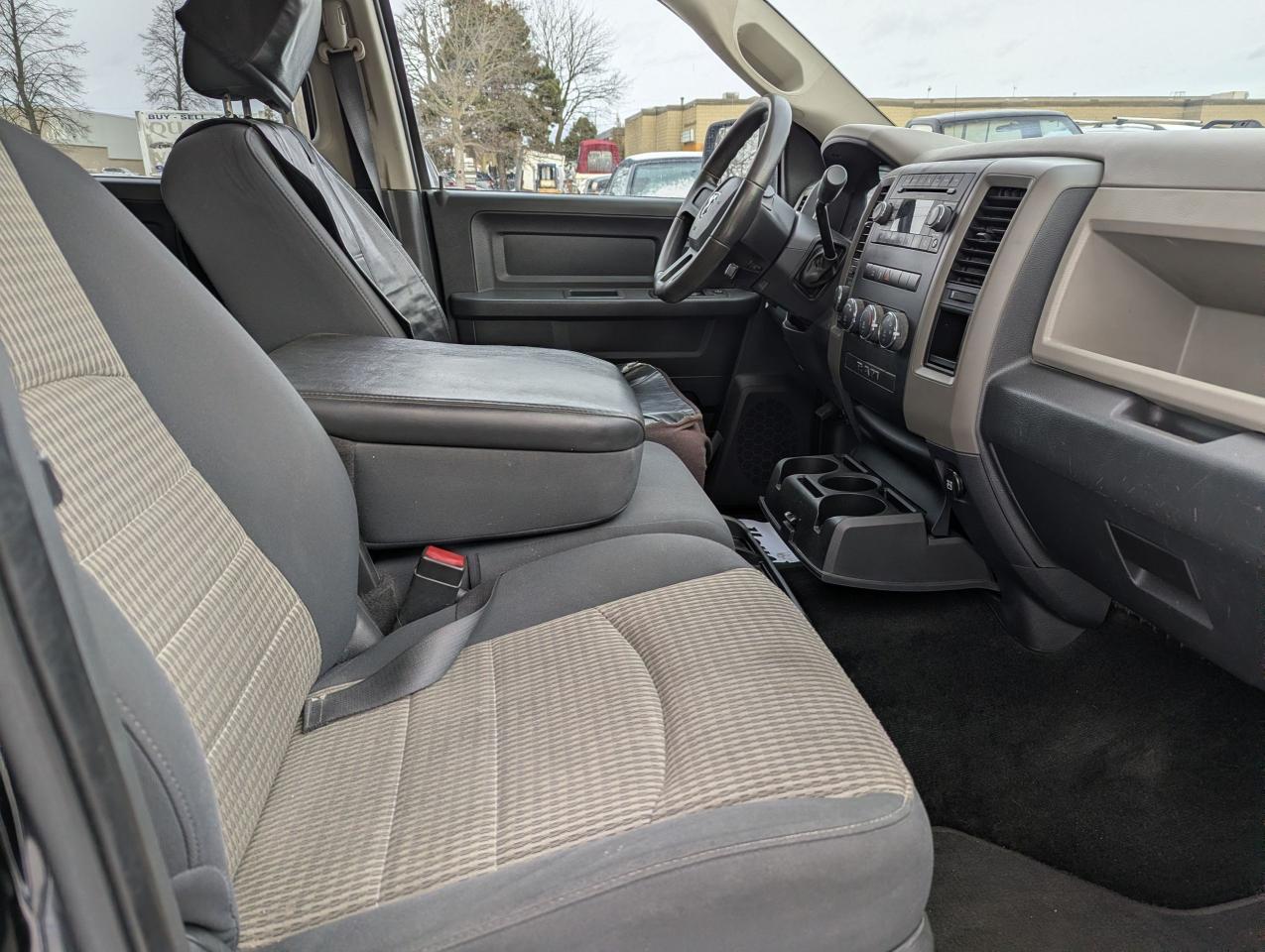 2011 RAM 1500 "WOW one OWNER 4X4" certified + FREE 6M warranty Photo