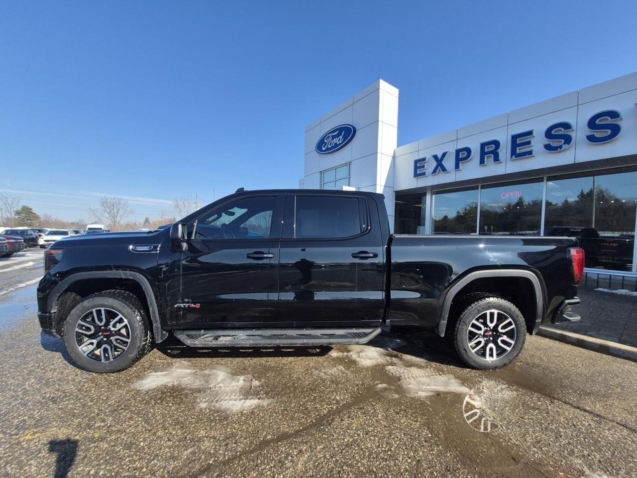 2024 GMC Sierra 1500 3L DIESEL! AT4, LEATHER, SUNROOF, 20'S, TECH PACK! Photo
