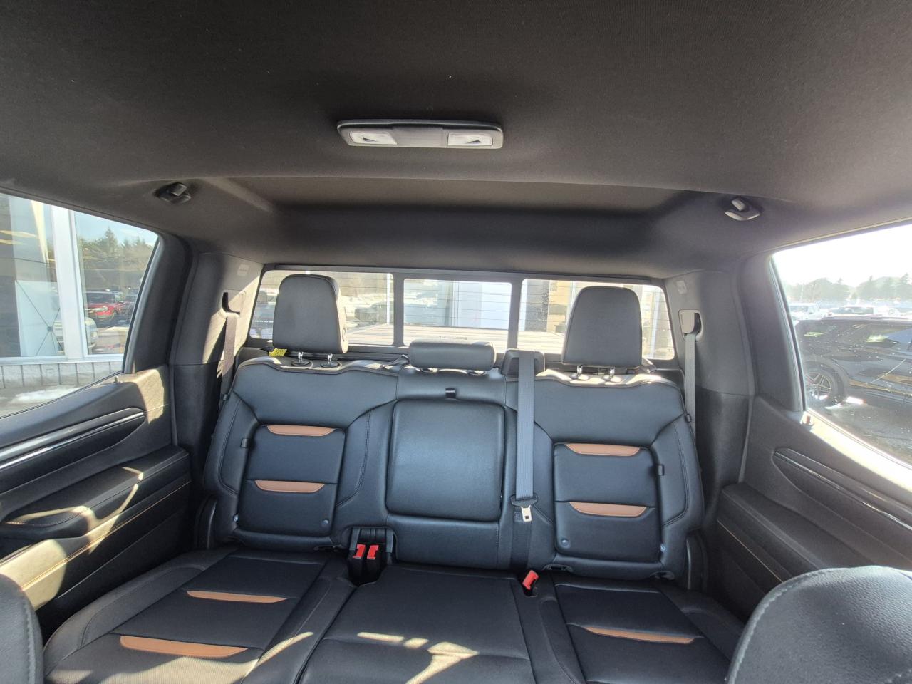 2024 GMC Sierra 1500 3L DIESEL! AT4, LEATHER, SUNROOF, 20'S, TECH PACK! Photo