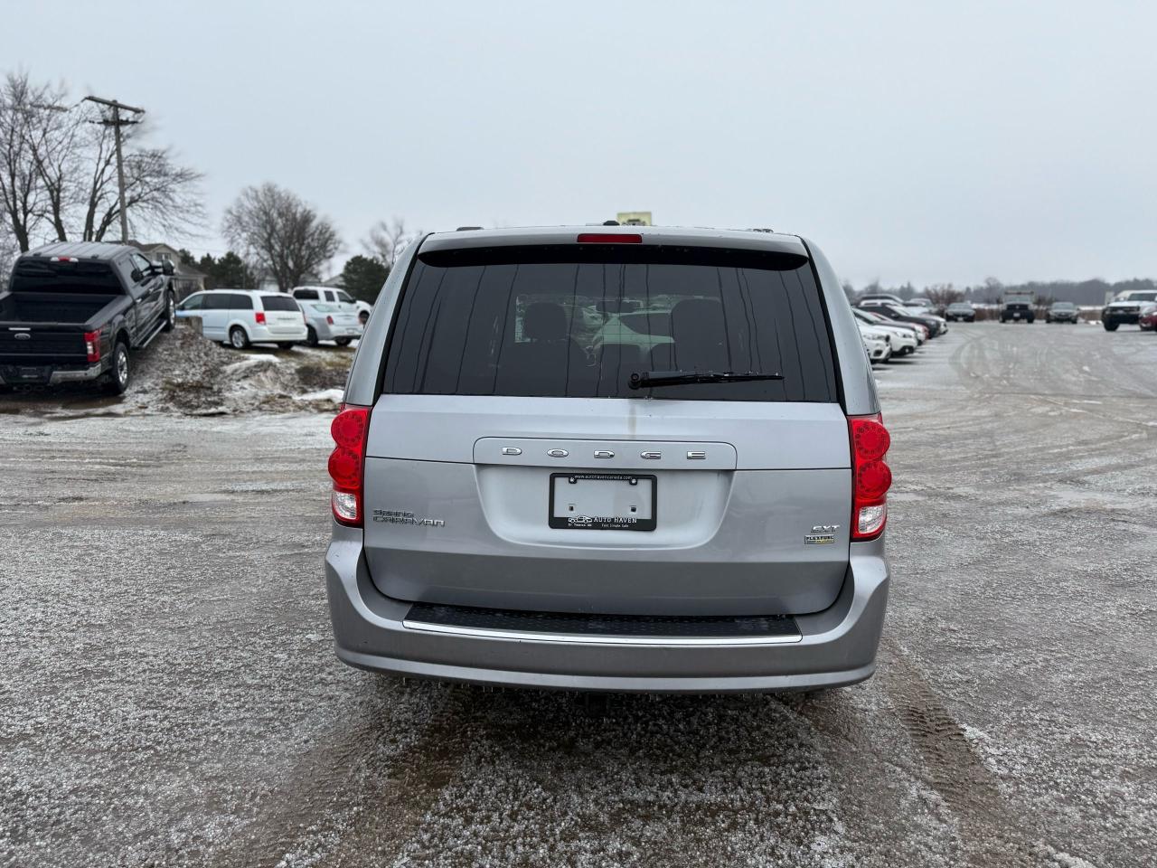 2014 Dodge Grand Caravan SXT Photo3