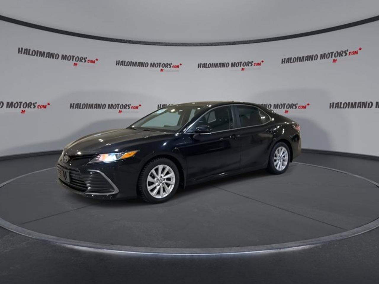 2021 Toyota Camry LE AWD Photo3
