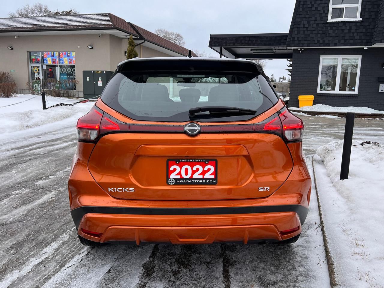 2022 Nissan Kicks SR ONE OWNER NO ACCIDENTS FULLY LOADED WARRANTY Photo