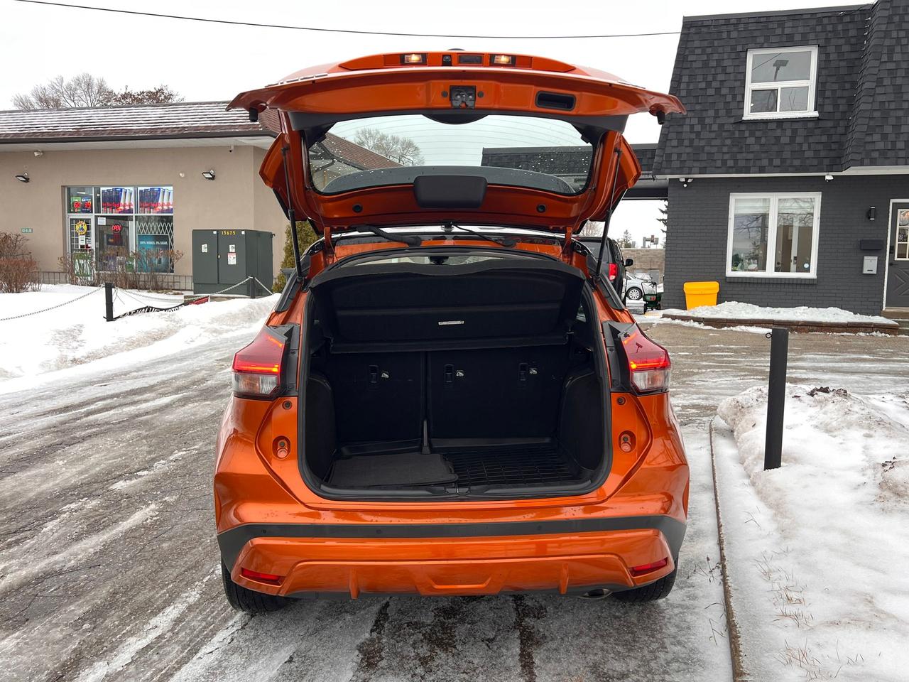 2022 Nissan Kicks SR ONE OWNER NO ACCIDENTS FULLY LOADED WARRANTY Photo