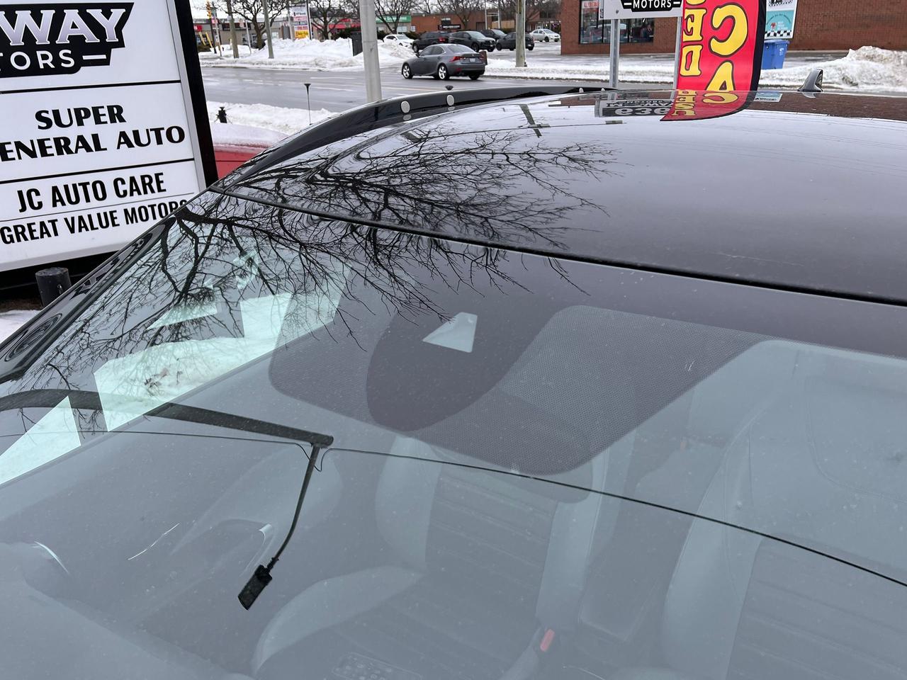 2022 Nissan Kicks SR ONE OWNER NO ACCIDENTS FULLY LOADED WARRANTY Photo