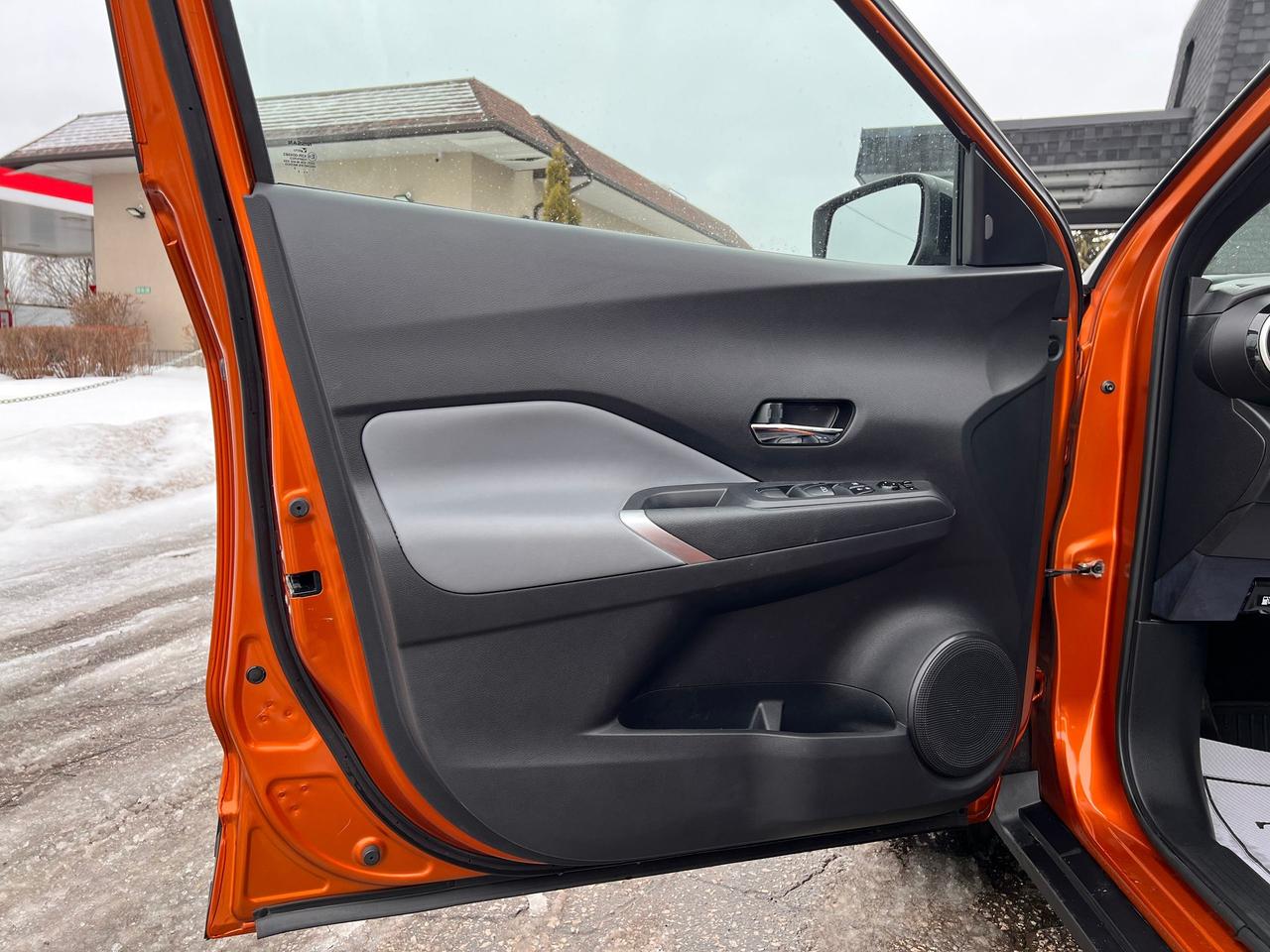 2022 Nissan Kicks SR ONE OWNER NO ACCIDENTS FULLY LOADED WARRANTY Photo