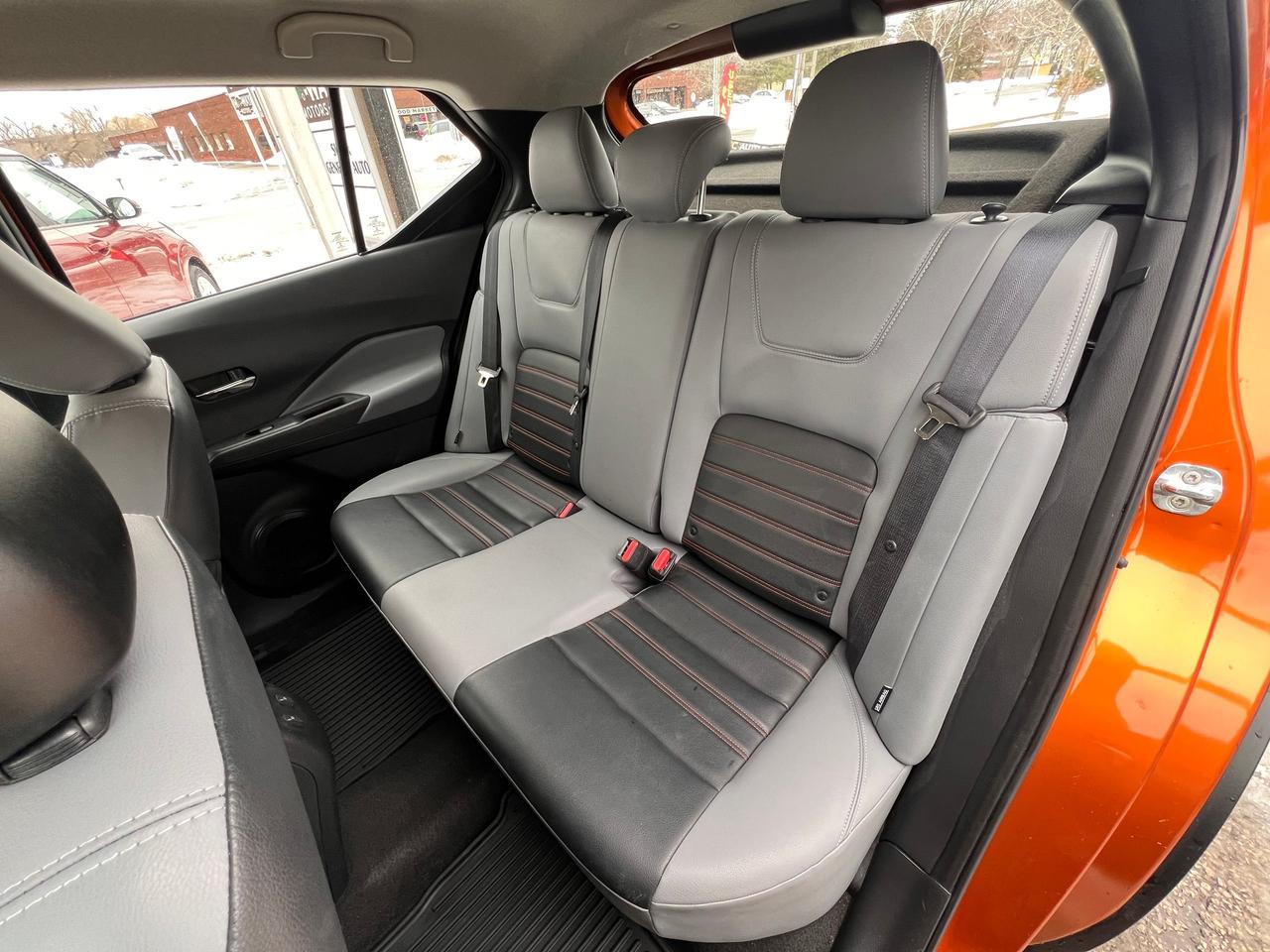 2022 Nissan Kicks SR ONE OWNER NO ACCIDENTS FULLY LOADED WARRANTY Photo